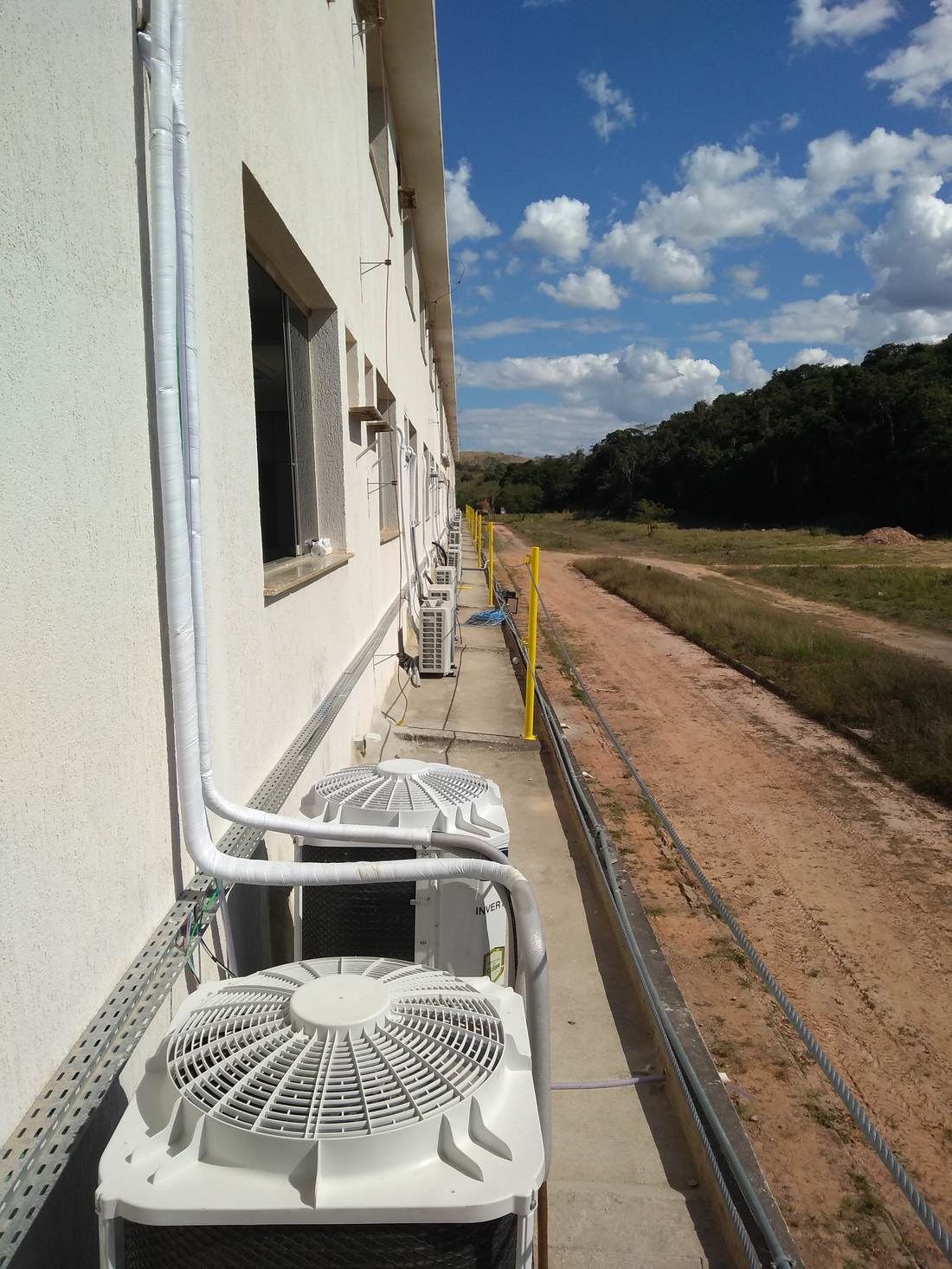 Instalação de sistema de climatização em ambiente corporativo